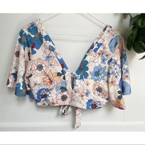 Zara keyhole Floral crop top w/ Flutter Sleeves- M